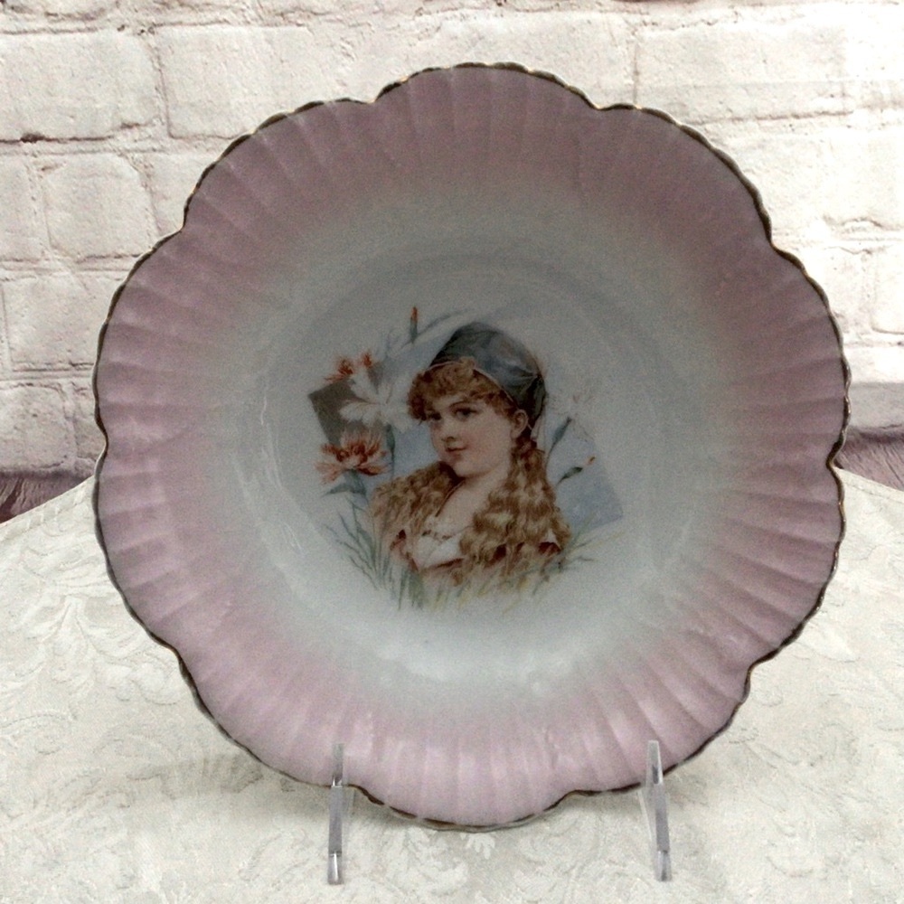 Vintage Female Portrait Scalloped Edge Ceramic Bowl Gold Gilt
